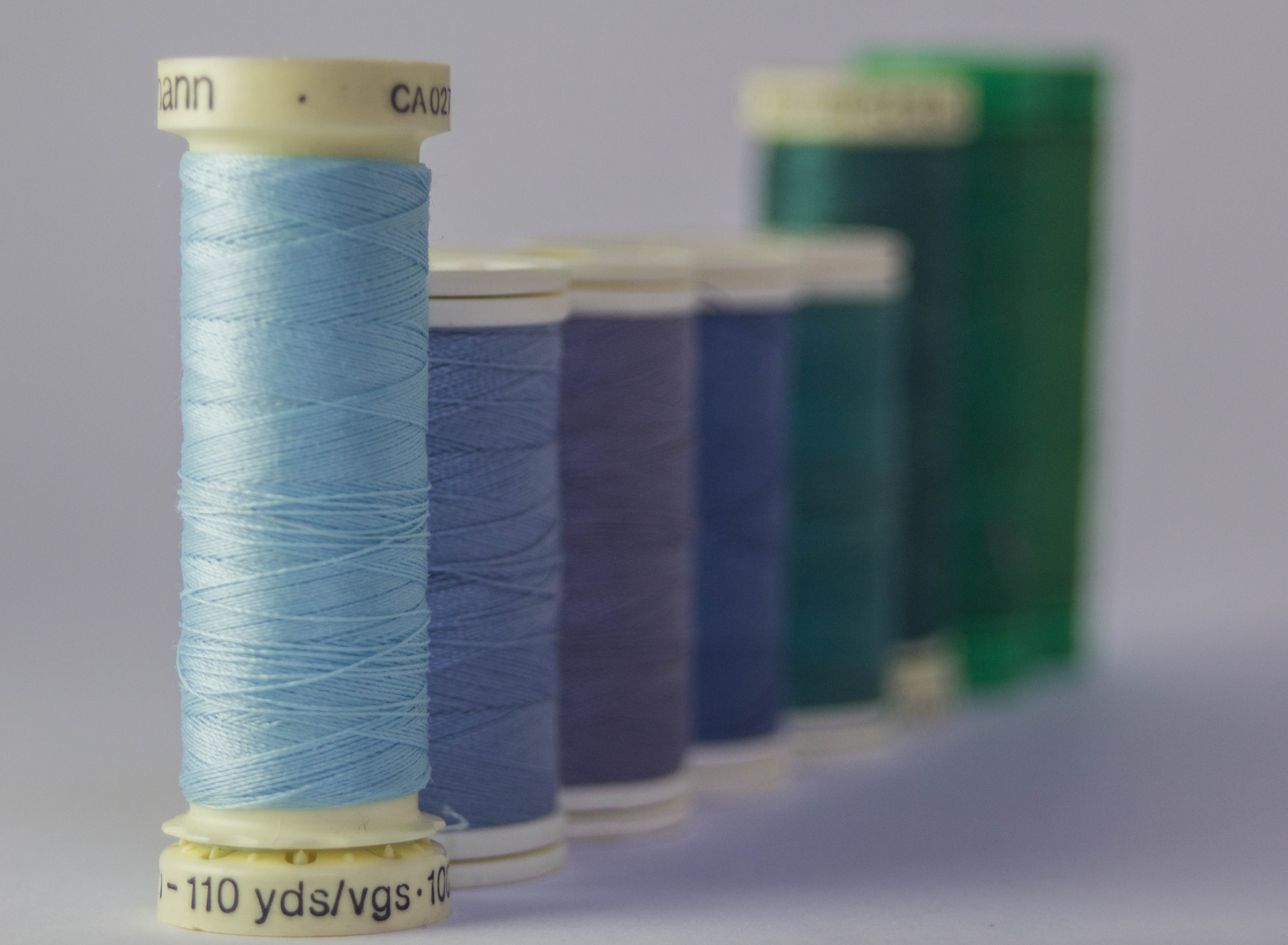 アパレル海外業務が工場で使用するカラー糸